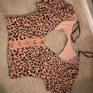 leopard print crop top
